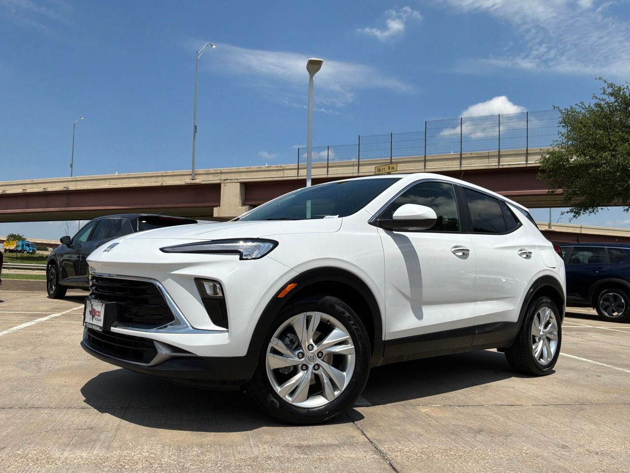 View vehicle photo 2