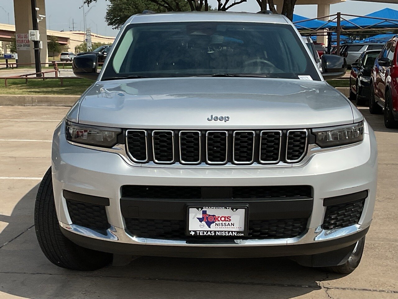 2023 Jeep Grand Cherokee Laredo photo 3
