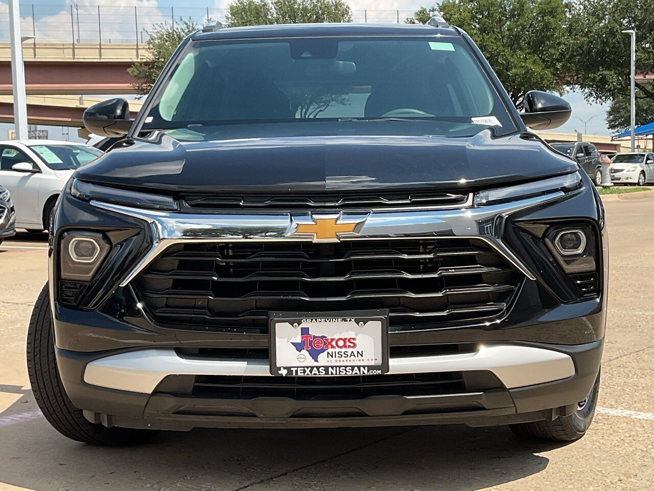 2024 Chevrolet Trailblazer LT photo 2