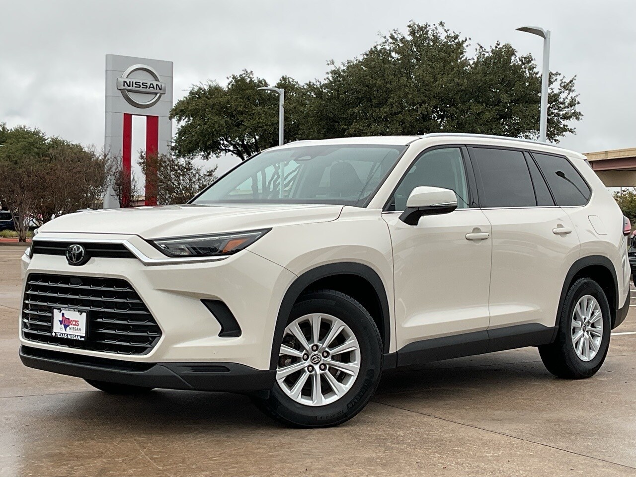 2024 Toyota Grand Highlander XLE photo 2