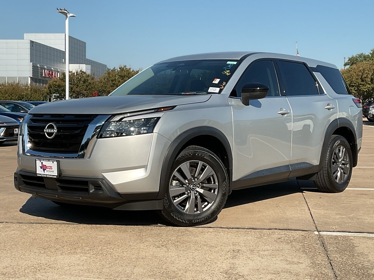 2024 Nissan Pathfinder S photo 2