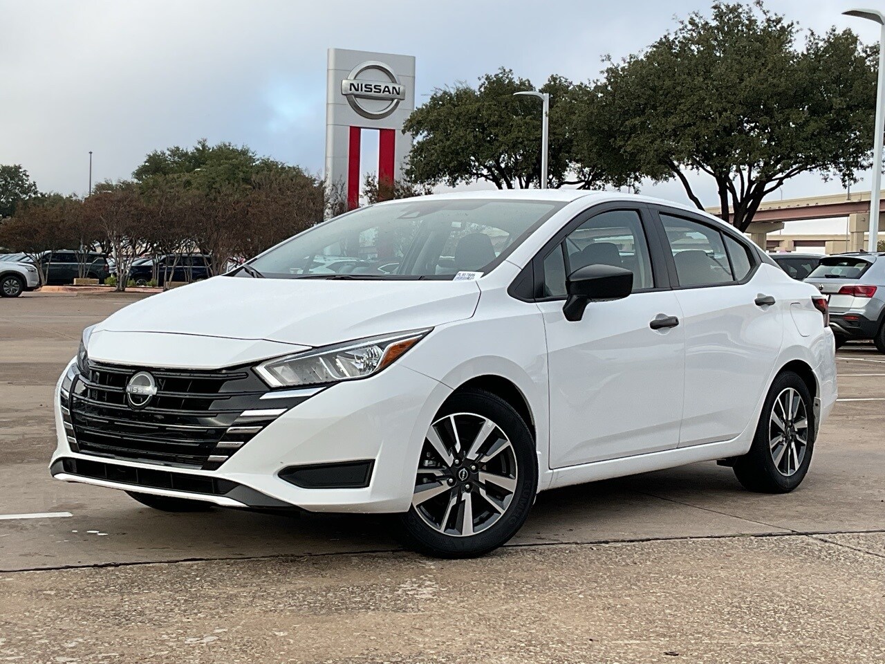 2024 Nissan Versa 1.6 S photo 2