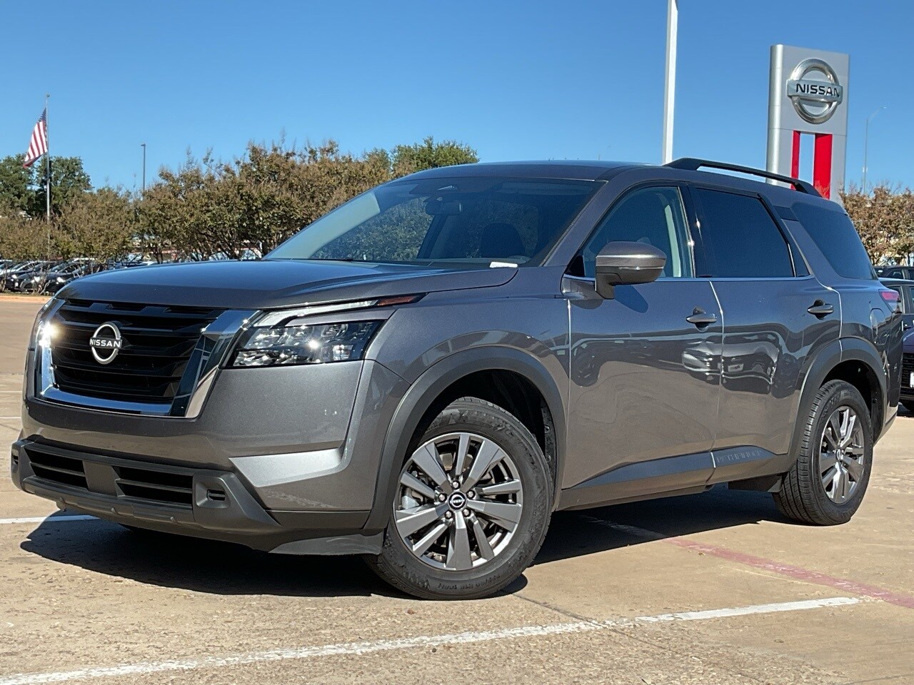 2024 Nissan Pathfinder SV photo 2