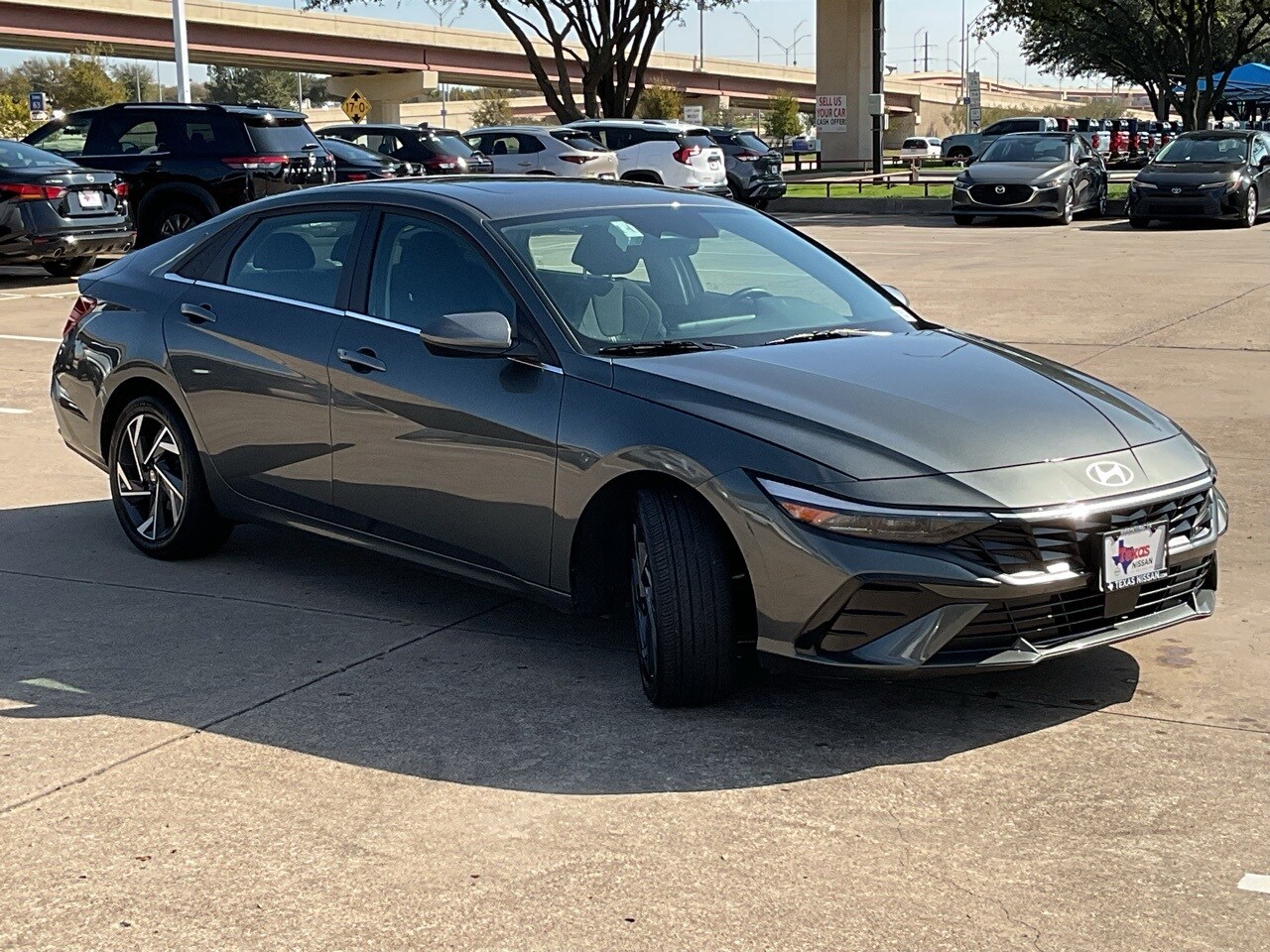 2025 Hyundai Elantra SEL Convenience photo 4