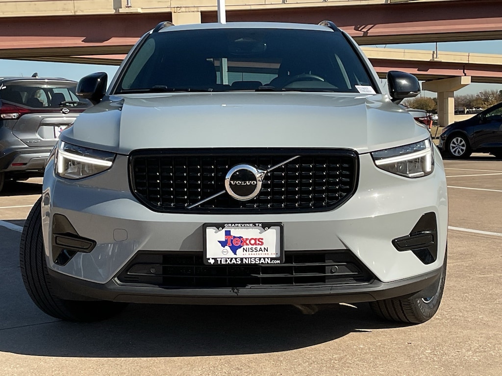 Used 2024 Volvo XC40 B5 Core SUV