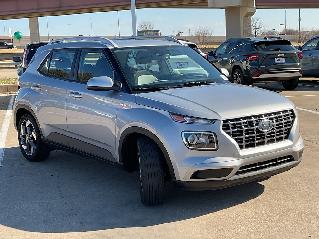 Used 2025 Hyundai Venue SEL SUV