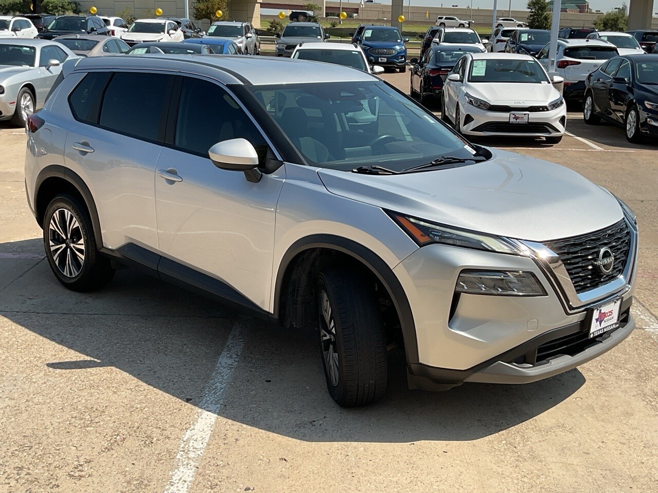 2023 Nissan Rogue SV photo 4