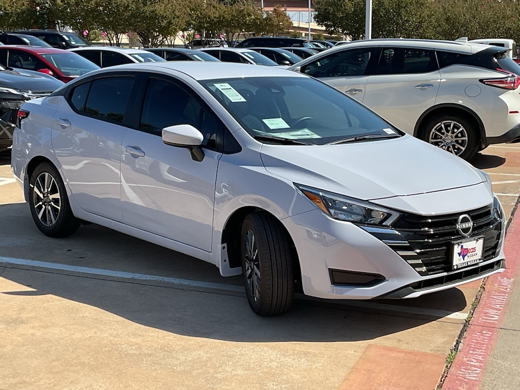New 2025 Nissan Versa 1.6 SV Sedan