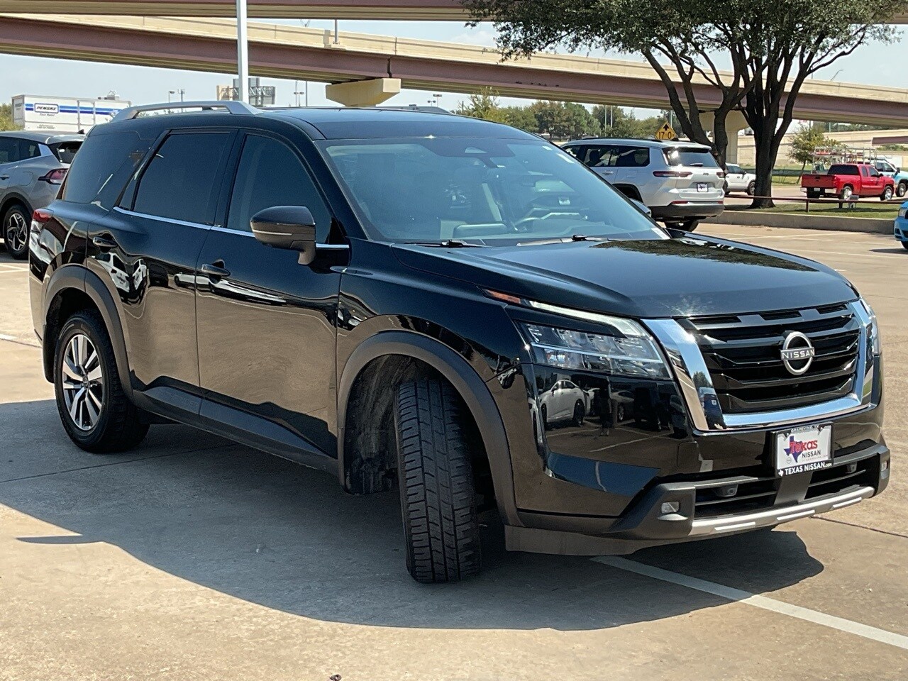 2022 Nissan Pathfinder SL photo 4
