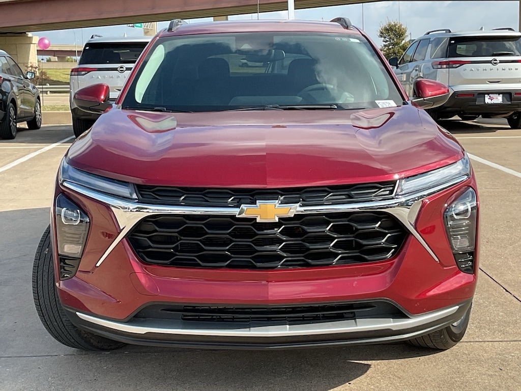 Used 2025 Chevrolet Trax LT SUV