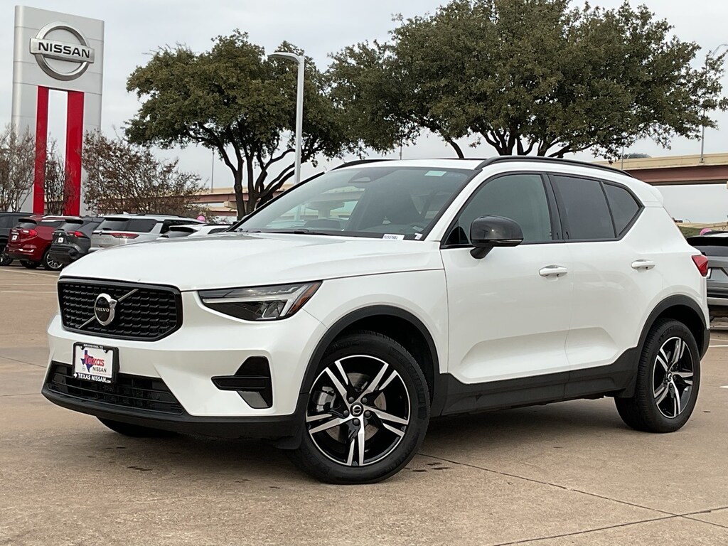 Used 2024 Volvo XC40 B5 Core SUV