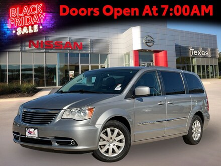 2016 Chrysler Town & Country Touring Van LWB Passenger Van