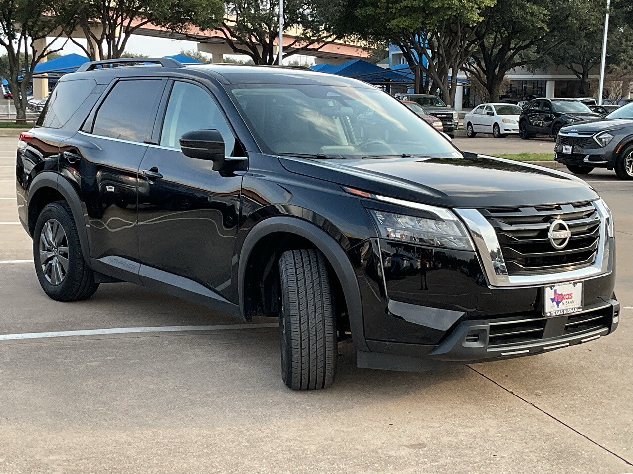 2024 Nissan Pathfinder SV photo 4