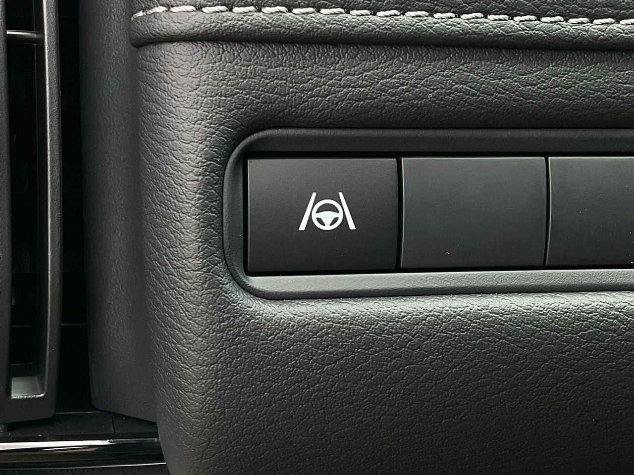 2026 Nissan Armada SV - Photo 27
