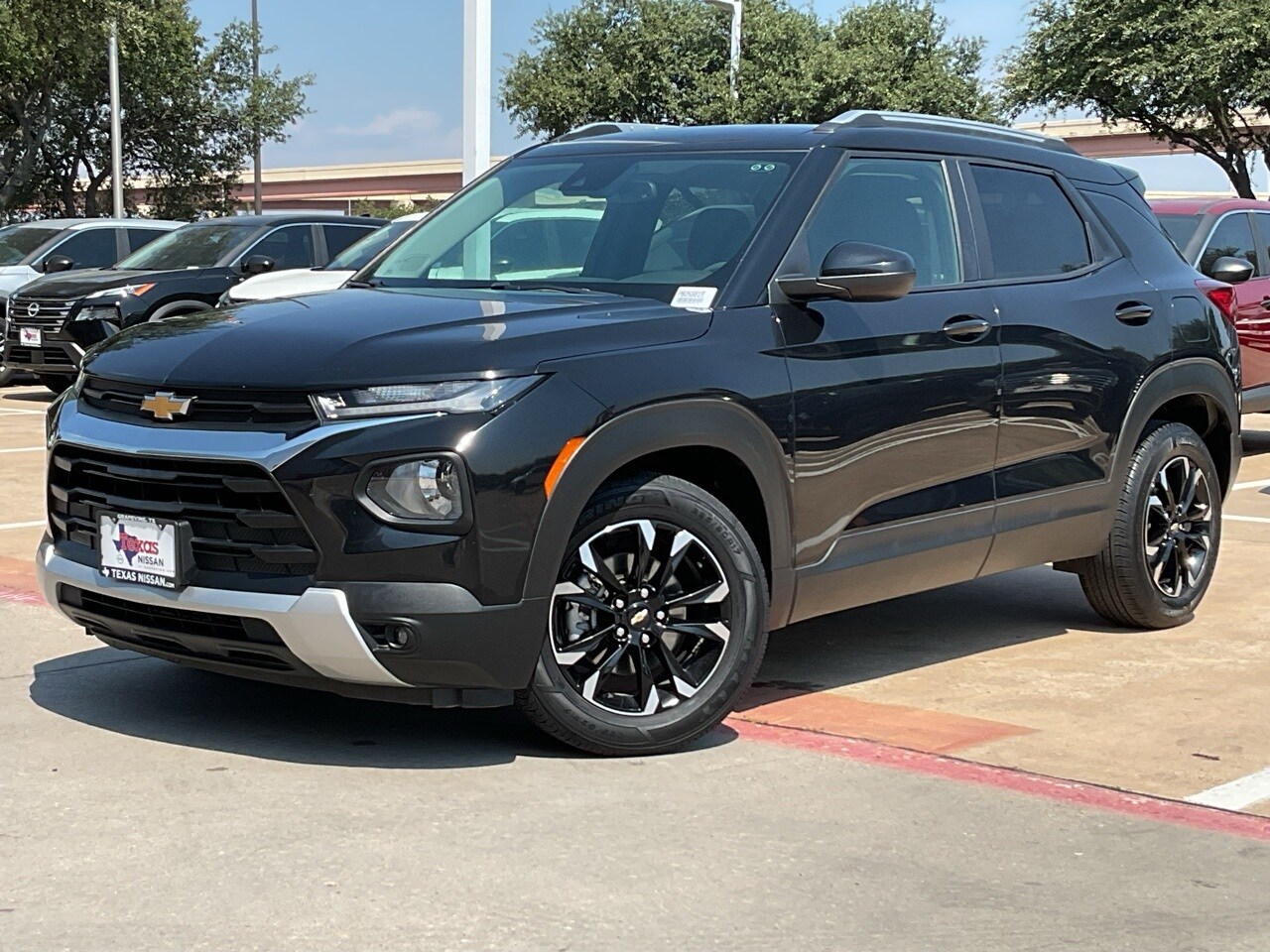 2023 Chevrolet Trailblazer LT photo 2
