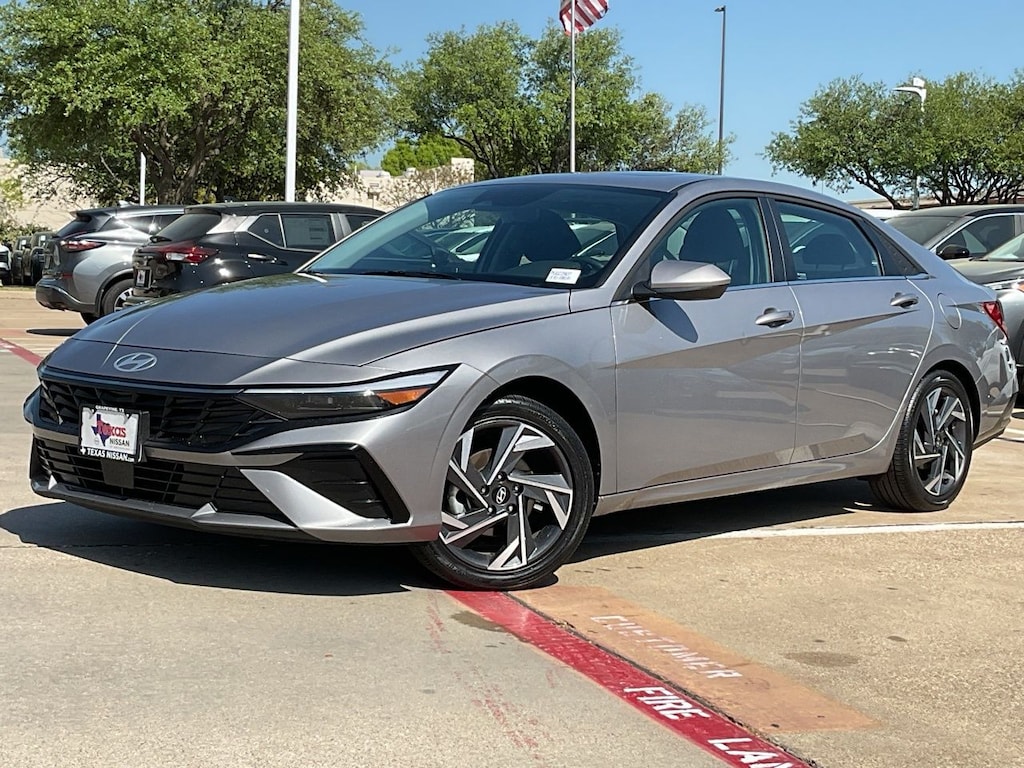 Used 2025 Hyundai Elantra SEL Convenience Sedan