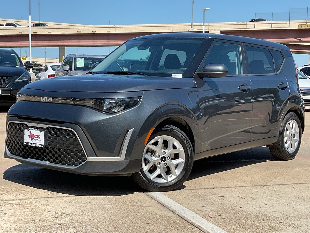 2023 Kia Soul LX photo 2
