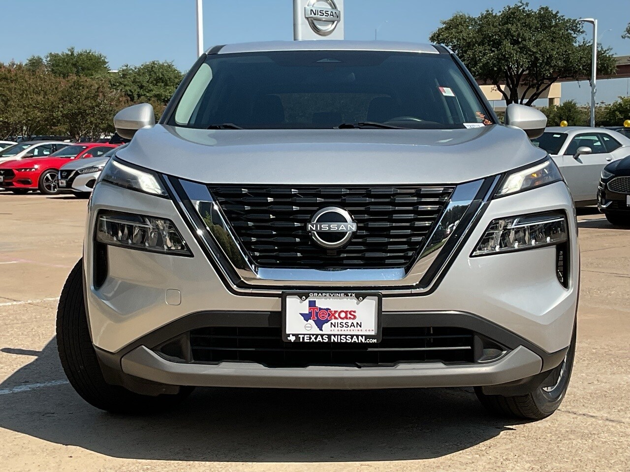 2023 Nissan Rogue SV photo 3