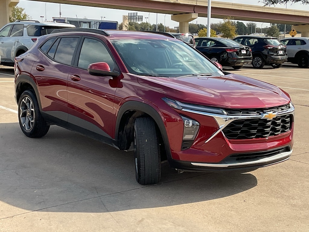 Used 2025 Chevrolet Trax LT SUV