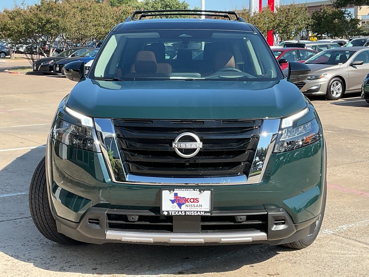 2025 Nissan Pathfinder Platinum photo 3