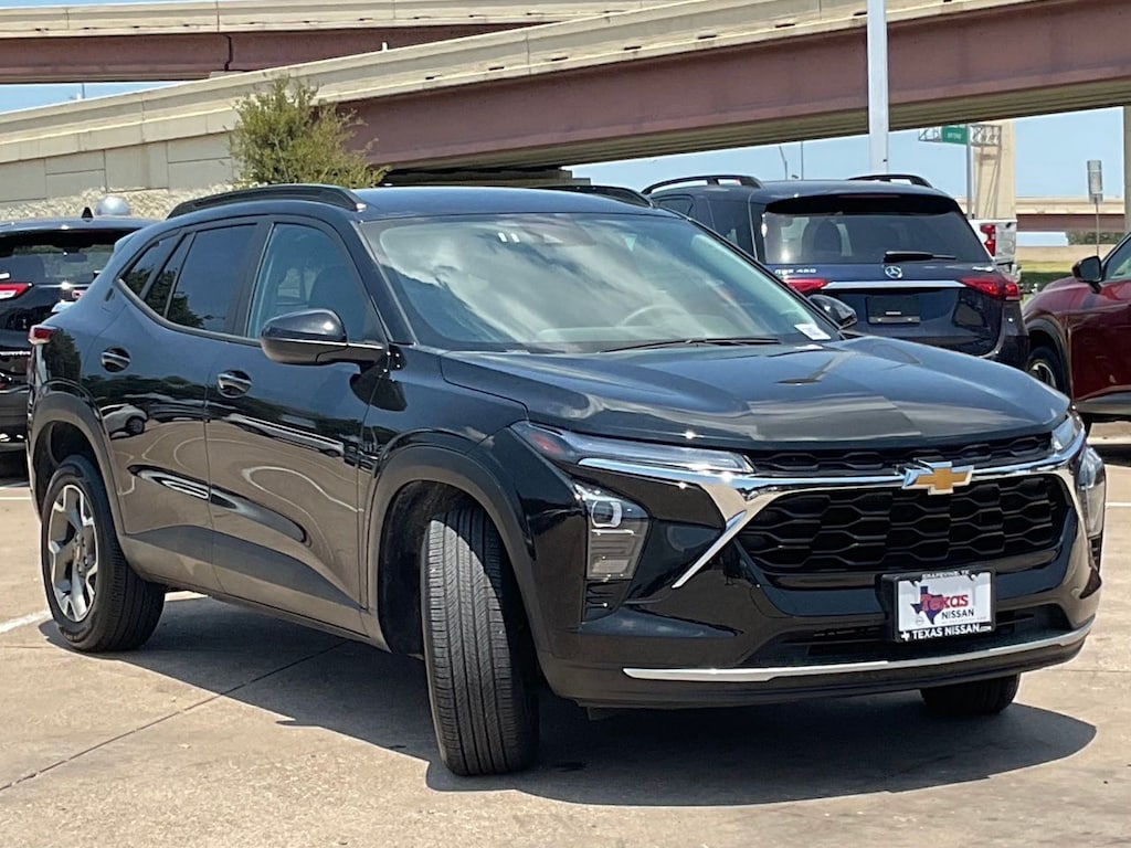 Used 2025 Chevrolet Trax LT SUV