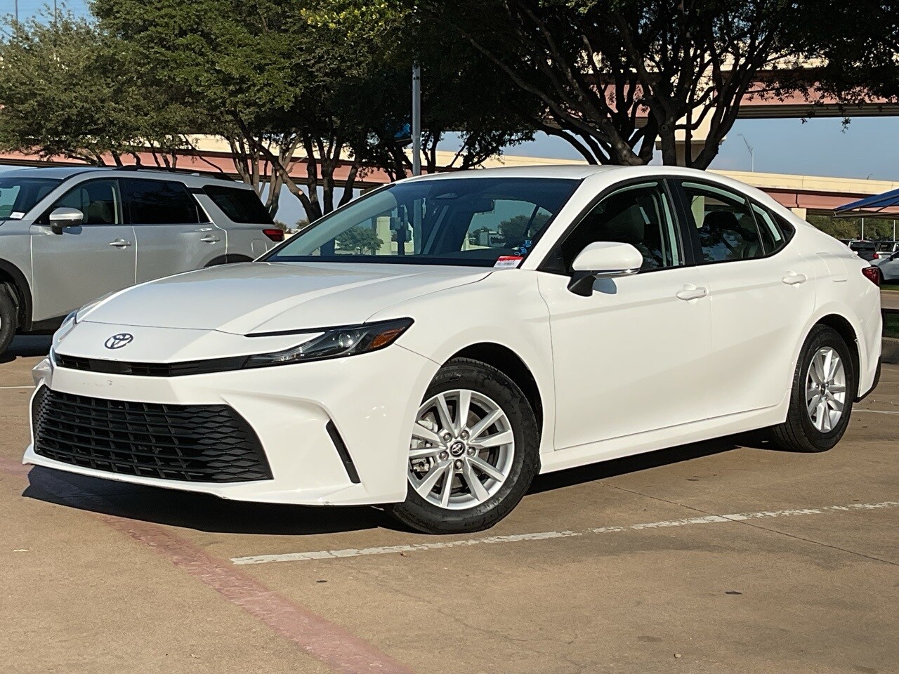 2025 Toyota Camry LE photo 2
