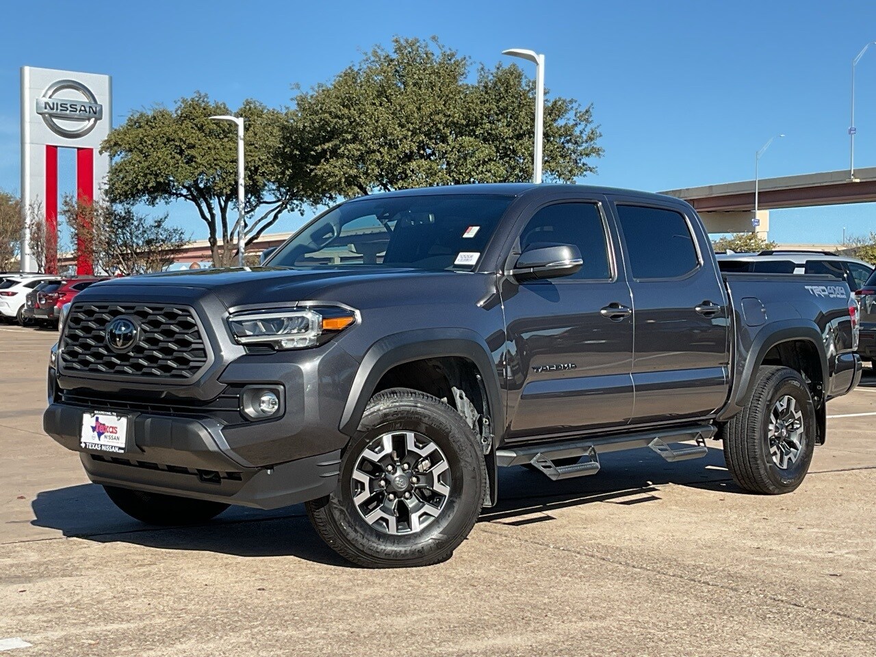 2021 Toyota Tacoma TRD Off-Road photo 2