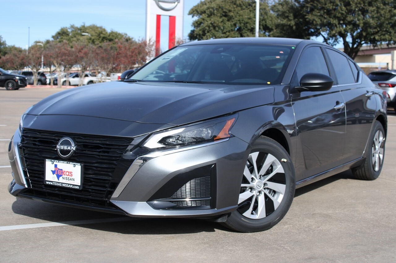 2025 Nissan Altima S photo 2