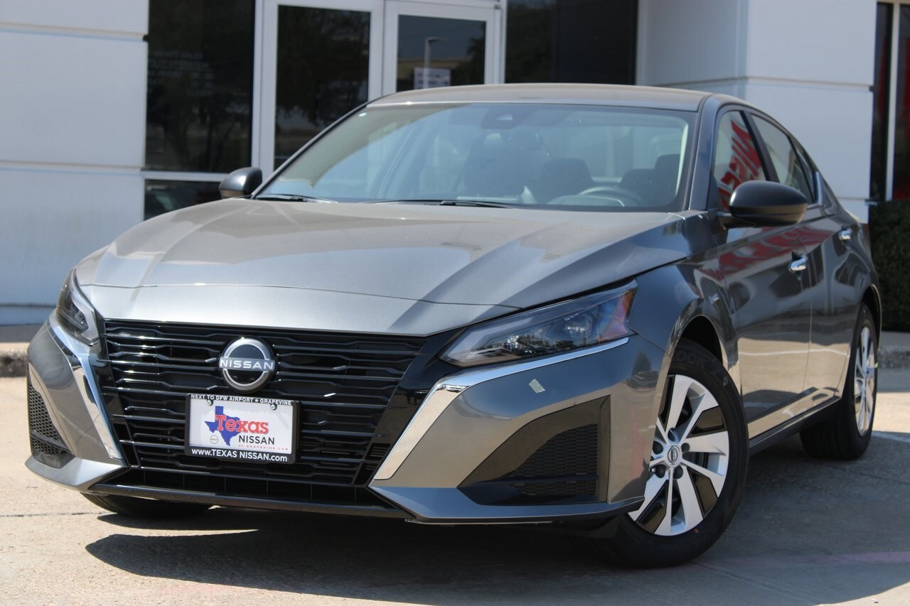 2025 Nissan Altima S photo 2