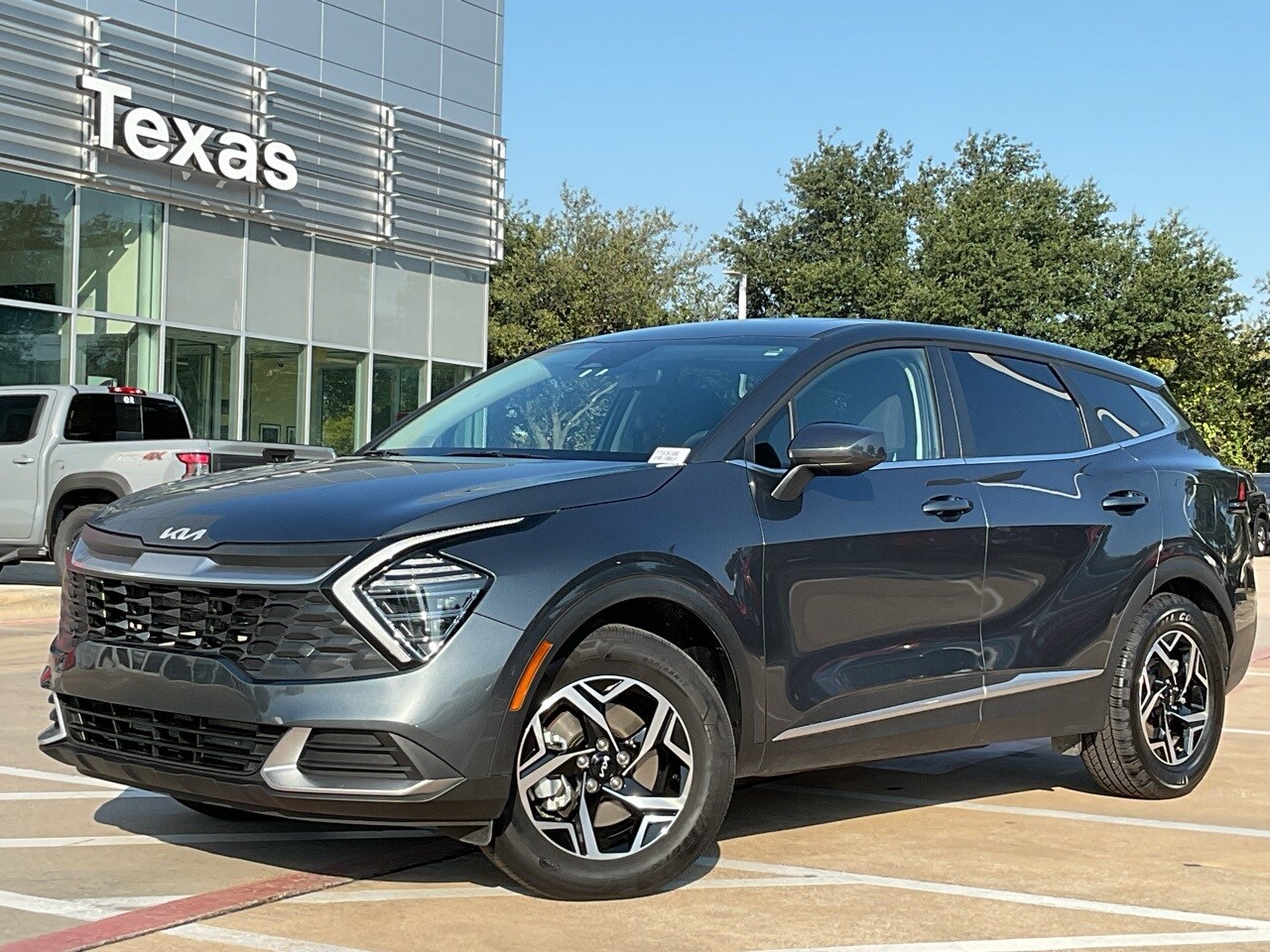 2024 Kia Sportage LX photo 2