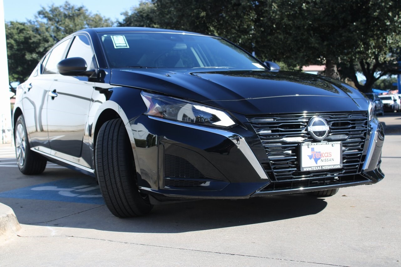 2025 Nissan Altima S photo 4
