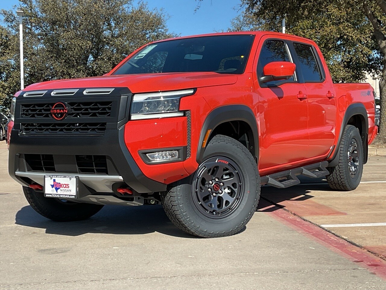 2025 Nissan Frontier PRO-4X photo 2