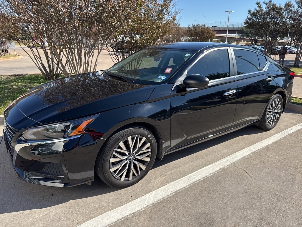 Used 2024 Nissan Altima 2.5 SV Sedan