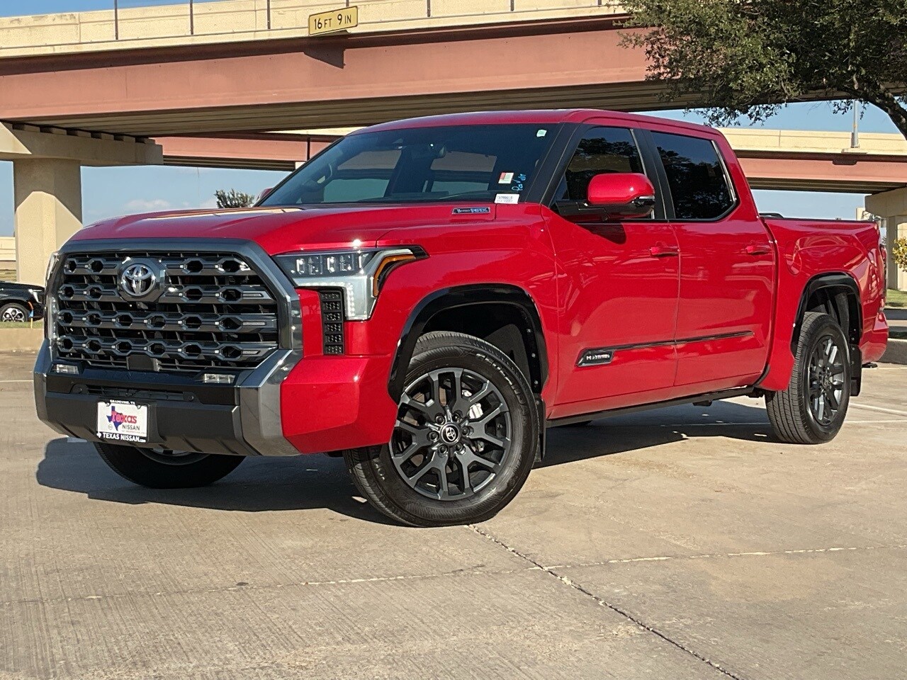 2025 Toyota Tundra Platinum photo 2