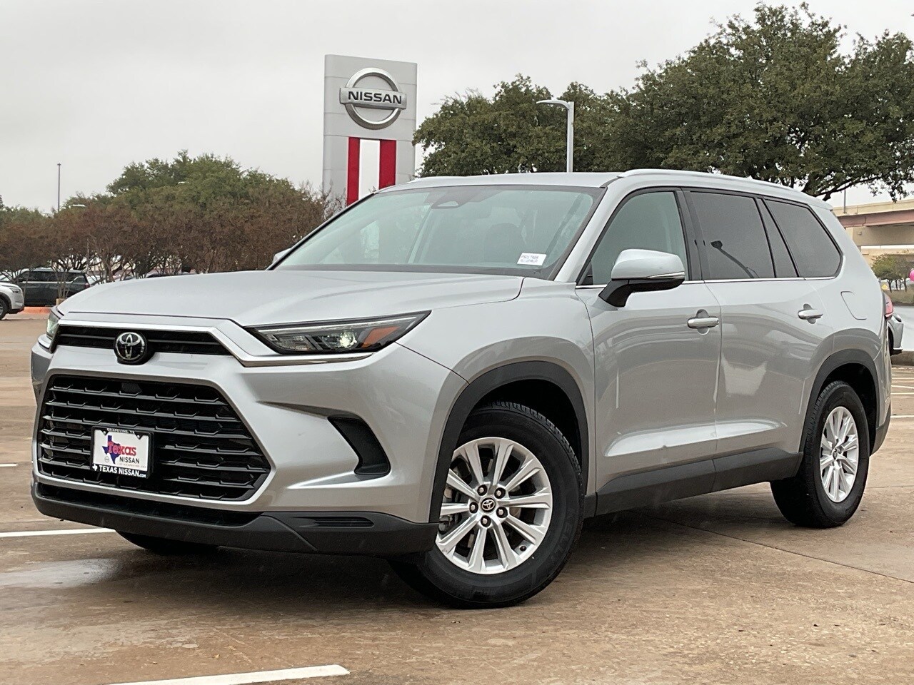 2024 Toyota Grand Highlander XLE photo 2