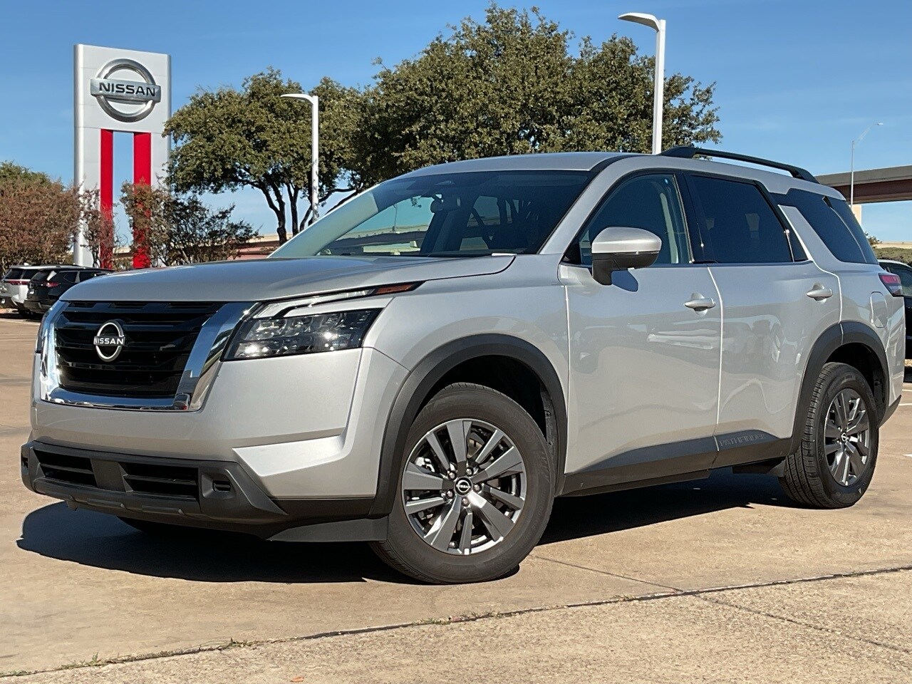 2024 Nissan Pathfinder SV photo 2