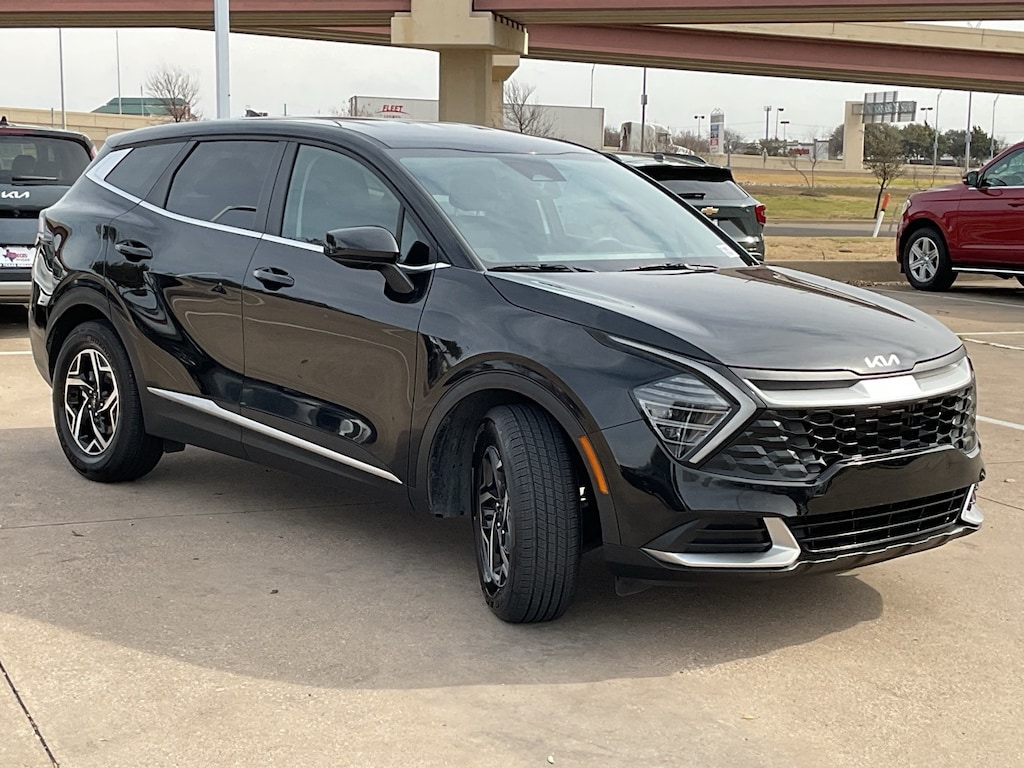 Used 2025 Kia Sportage LX SUV