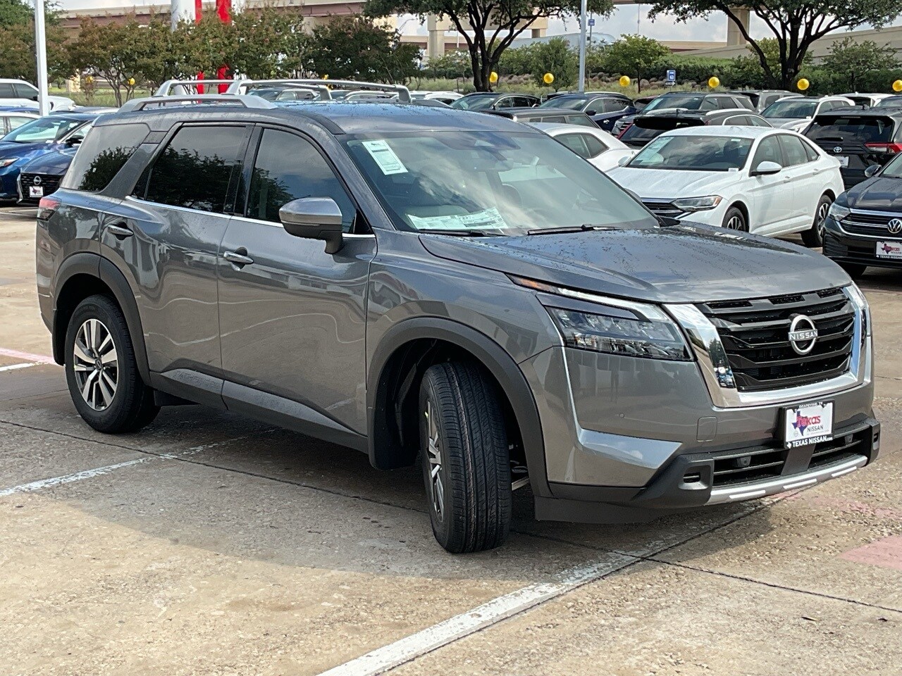 2025 Nissan Pathfinder SL photo 4