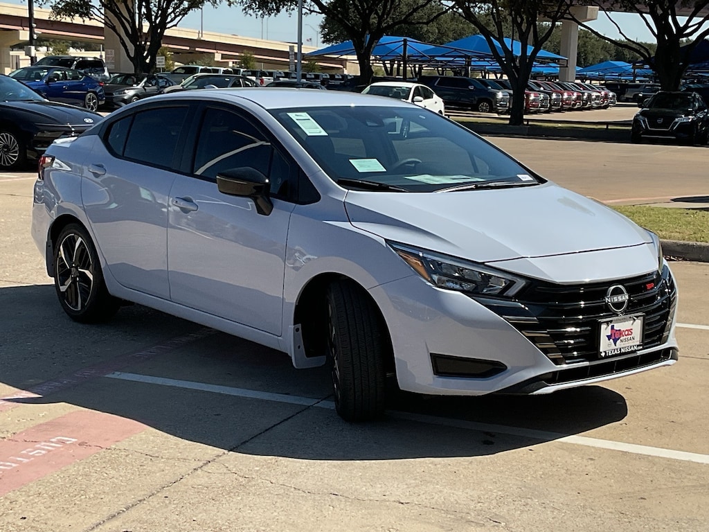 New 2025 Nissan Versa 1.6 SR Sedan