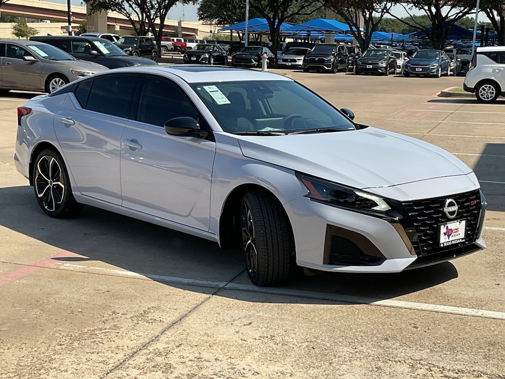New 2025 Nissan Altima SR Sedan