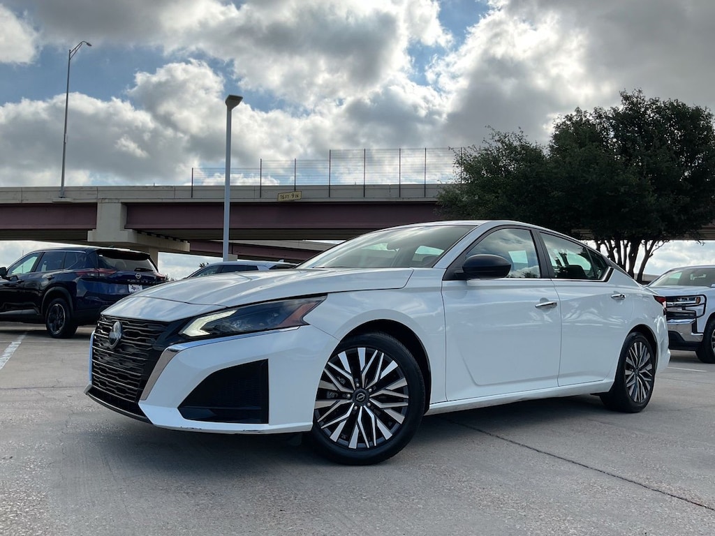 Used 2025 Nissan Altima 2.5 SV Sedan