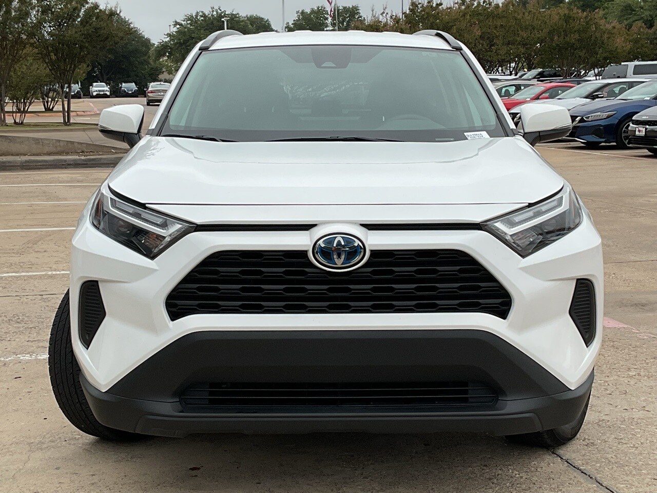 2024 Toyota RAV4 Hybrid XLE photo 3