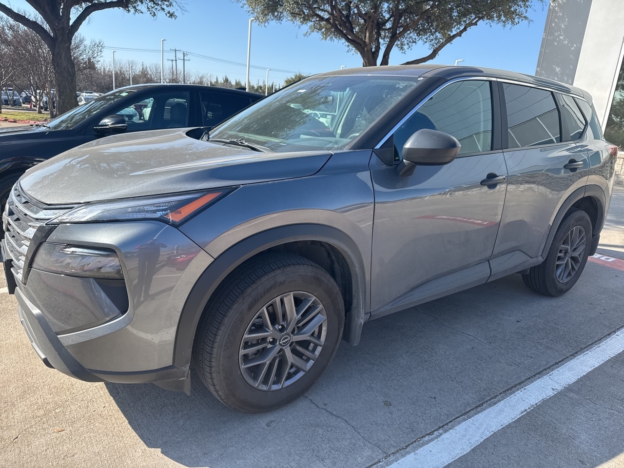 2025 Nissan Rogue S's photo