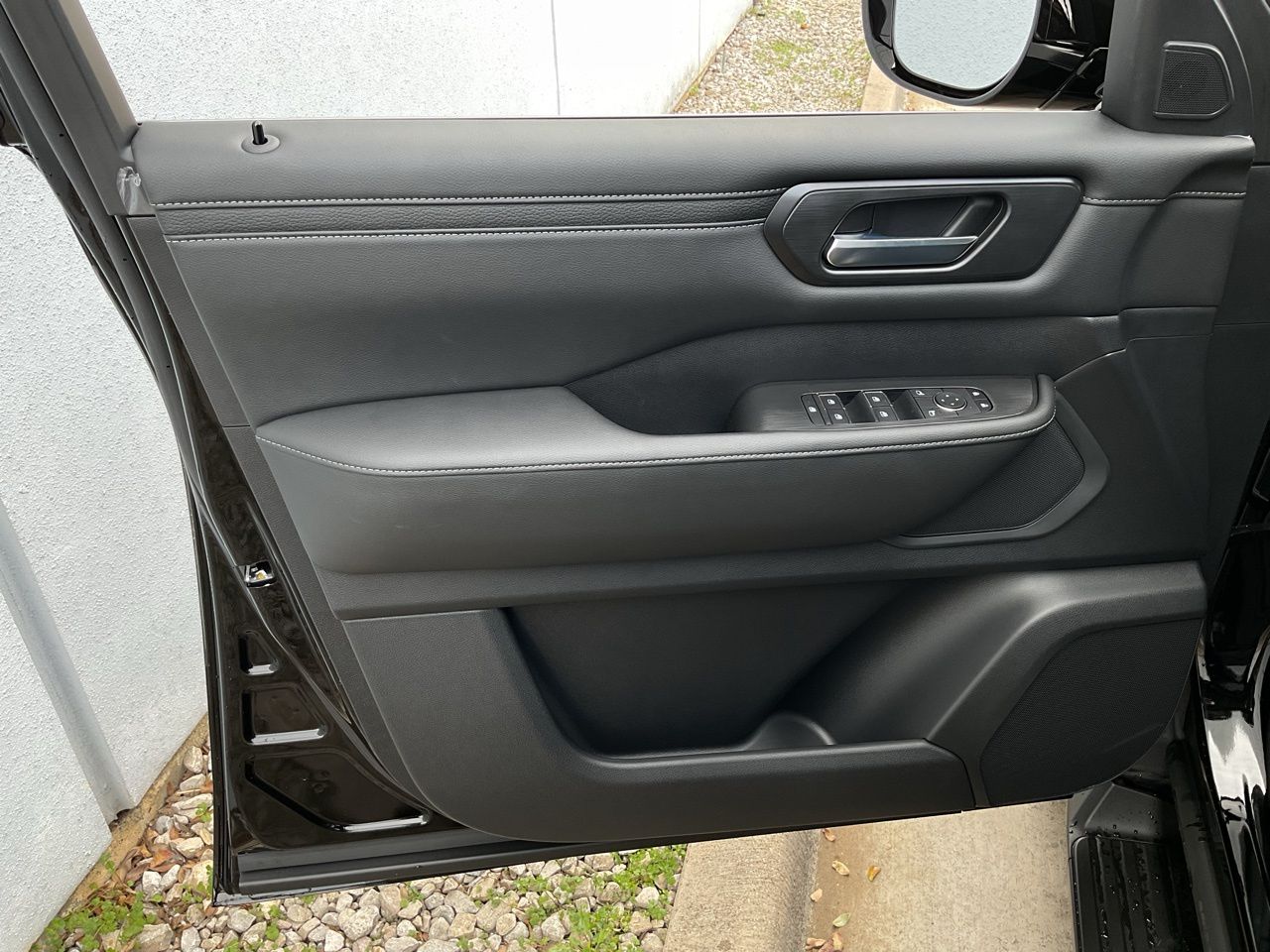 2026 Nissan Armada SV - Photo 11