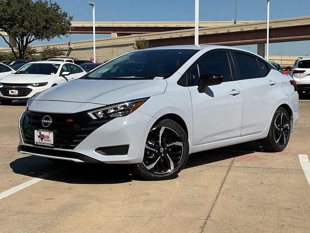 New 2025 Nissan Versa 1.6 SR Sedan