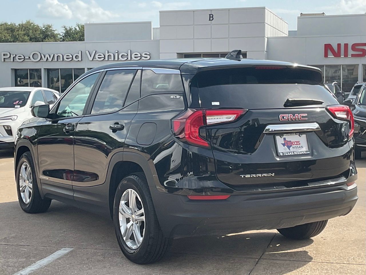 2024 GMC Terrain SLE - Photo 6
