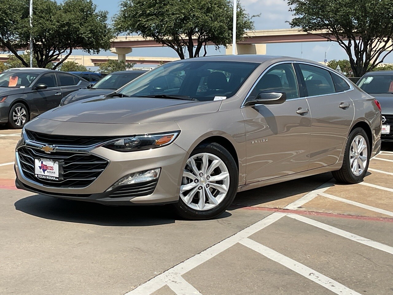 2023 Chevrolet Malibu 1LT photo 2