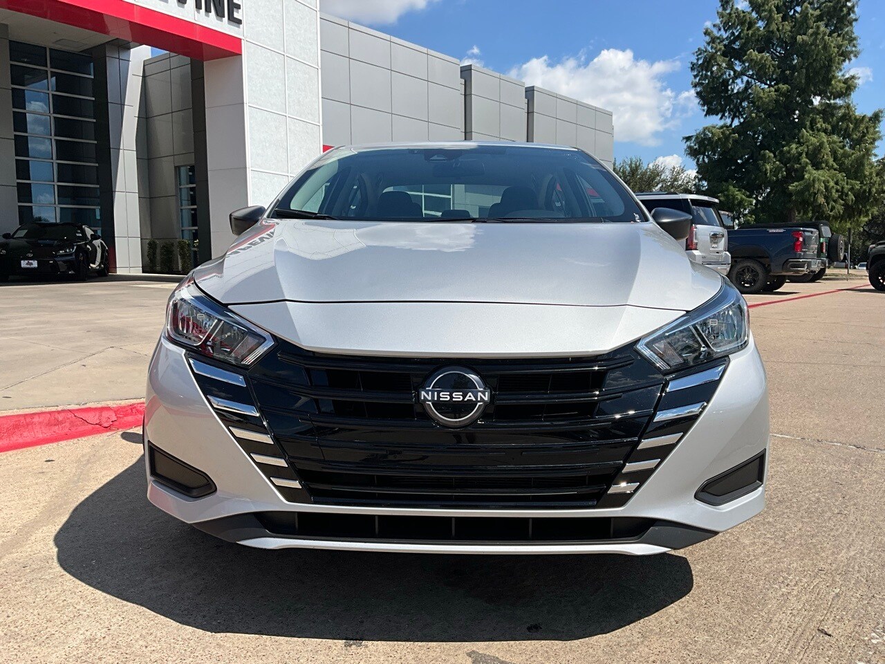2024 Nissan Versa 1.6 S photo 3