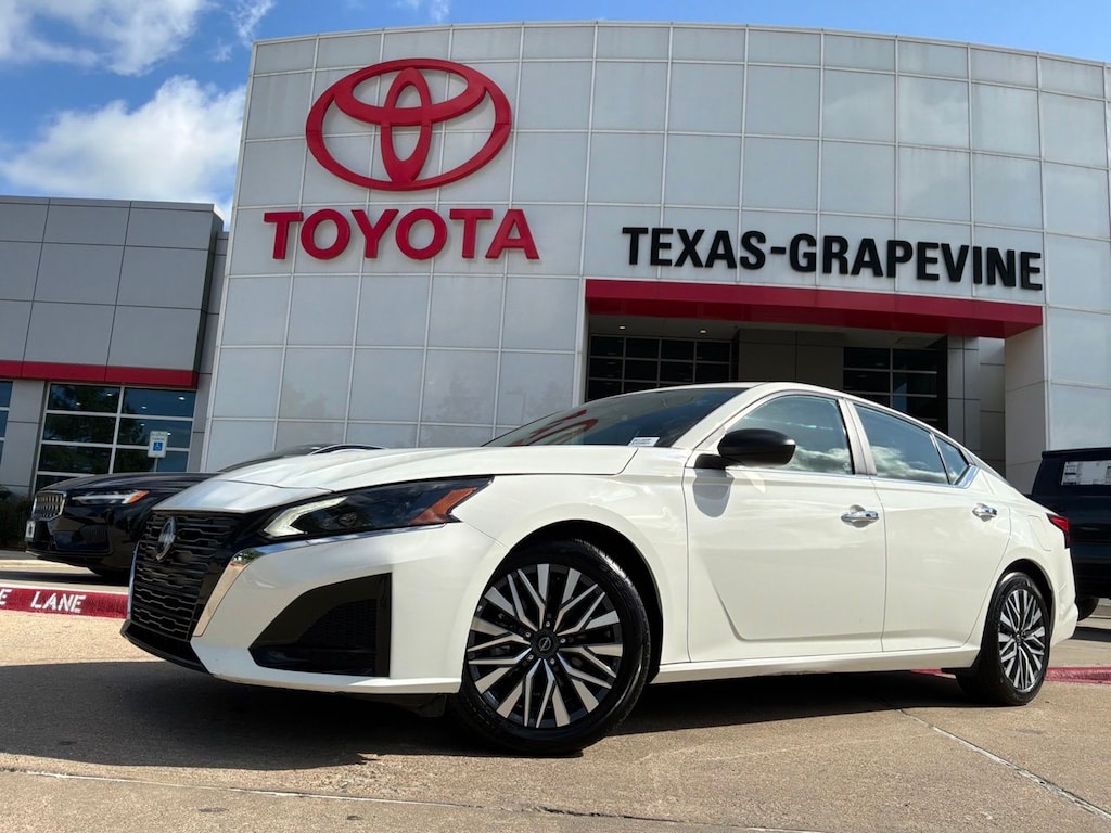 Used 2025 Nissan Altima 2.5 SV Sedan