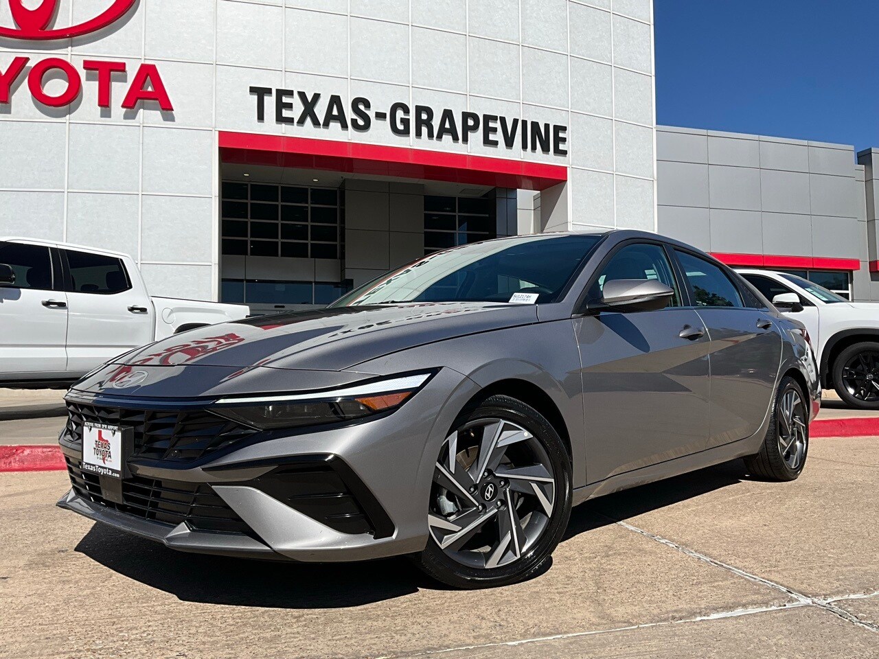 2025 Hyundai Elantra Hybrid Limited photo 2